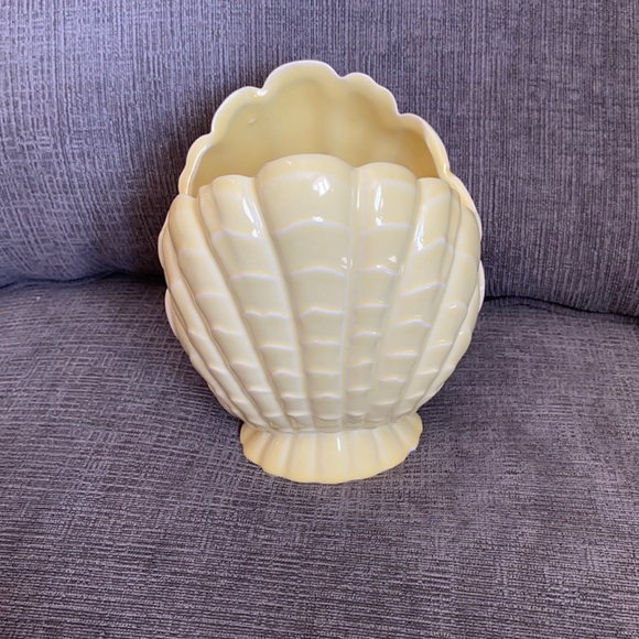Vintage Yellow Abingdon USA Ceramic Scallop Shell Vase